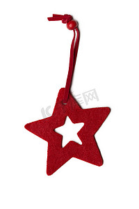 红色五角星摄影照片_挂在树上的红色五角星圣诞装饰