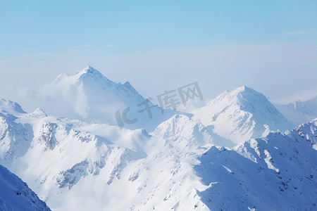 山顶云摄影照片_阿尔卑斯山顶