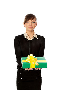 带黄色蝴蝶结的绿色盒子作为礼物
