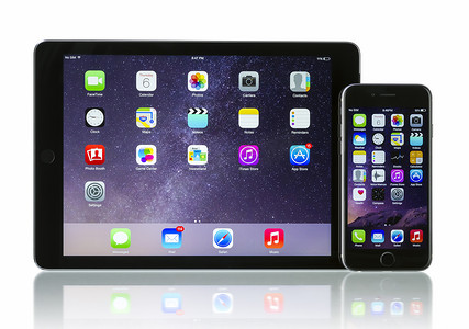 ipad土豪金摄影照片_Apple 深空灰色 iPhone 6 和 iPad Air 2 Wi-Fi + 蜂窝网络