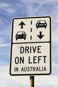在澳大利亚标志左侧行驶