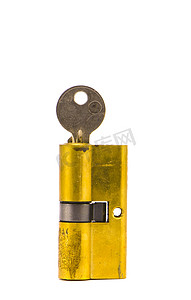 有钥匙的老锁黄铜弹药筒在白色