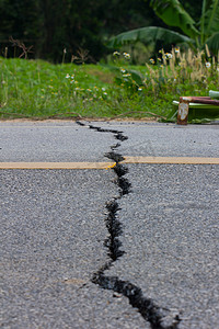 泰国清莱地震导致道路破损
