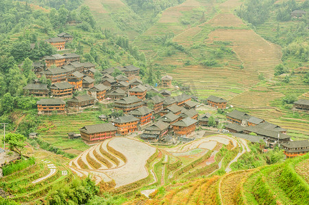 龙胜梯田摄影照片_梯田和建筑，古民居