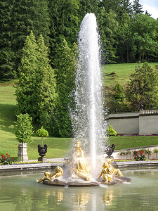 林德霍夫城堡的喷泉