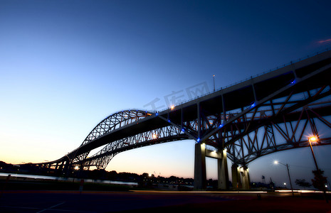 夜景蓝水桥