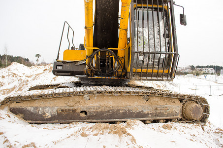 卡特彼勒挖掘机拖拉机机舱雪冬天