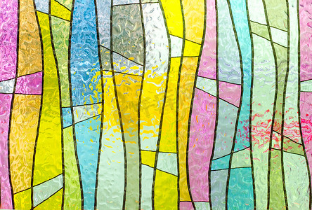 多彩多姿的彩色玻璃教堂窗口纵向方向