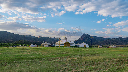 草原蒙古包摄影照片_呼和塔拉蓝天白云夏季风光