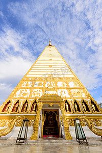 清晨在泰国乌汶府的 Wat Phra That Nong Bua