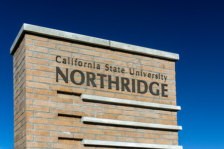 加州州立大学北岭分校入口标志