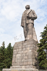 杜布纳市海滨的列宁纪念碑。
