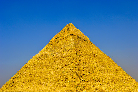 吉萨大金字塔在埃及开罗与狮身人面像和骆驼