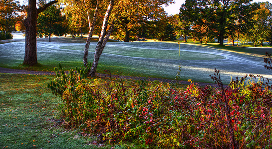 hdr 高尔夫球场的秋天色彩