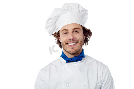 戴无边帽的年轻男厨师