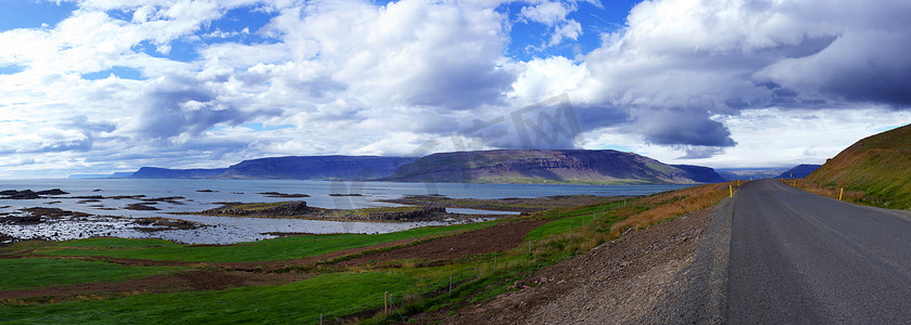 山直线摄影照片_冰岛的风景道路
