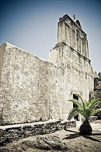 废弃教堂摄影照片_被毁坏的希腊教会