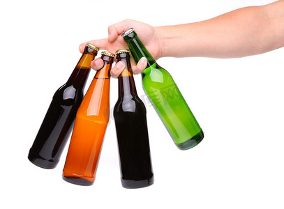 四个分类摄影照片_四个不同颜色和手的啤酒瓶