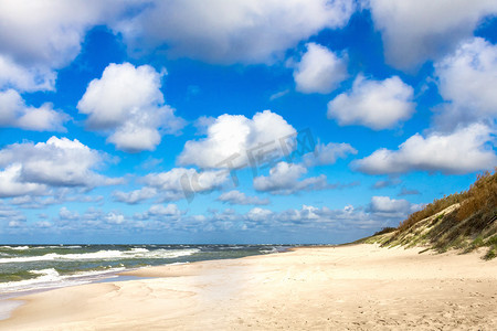 佩妮达岛摄影照片_在波罗的海的沙滩