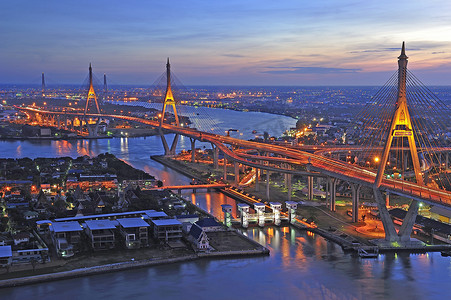 泰国夜景摄影照片_普密蓬桥的夜景（泰国曼谷）