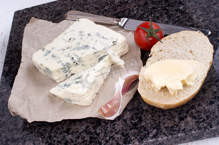 柔软的奶油蓝色法国奶酪