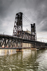 滨水摄影照片_俄勒冈州波特兰钢桥