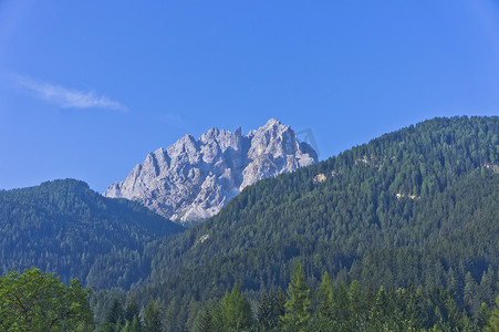 白云扁平化摄影照片_白云岩阿尔卑斯山、意大利、欧洲的自然景观