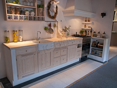水槽广告摄影照片_现代新古典设计木制乡村厨房