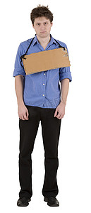 有趣纸盒摄影照片_脖子上挂着纸盒平板电脑的男人