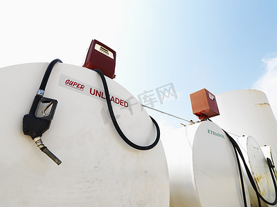 燃气泵摄影照片_油箱和泵。