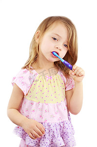 儿童的刷牙摄影照片_儿童刷牙