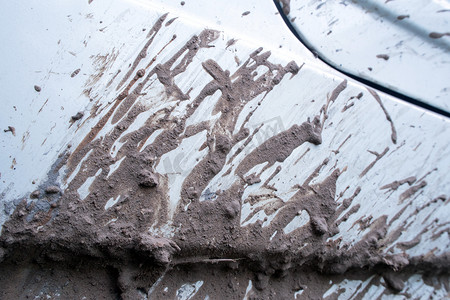 溅泥摄影照片_汽车侧面有泥渍