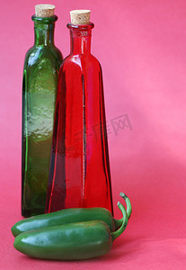 玻璃瓶和辣椒