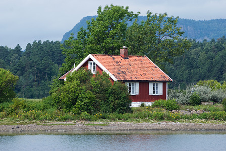 海边的小红房子