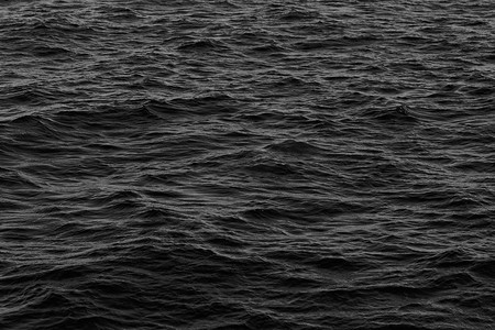 灰色波浪背景摄影照片_波浪水面灰色抽象背景