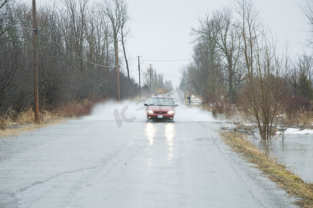 温和的摄影照片_反常的暴雨和温和的气温导致洪水泛滥