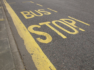 巴士站牌摄影照片_巴士站牌