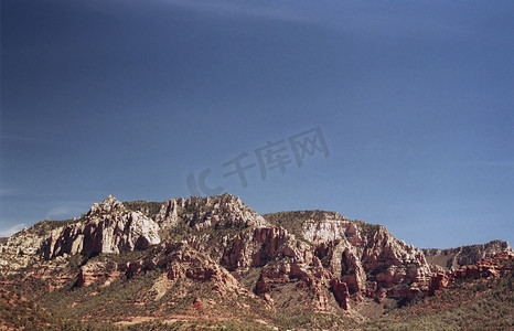 沙漠红色岩石小山