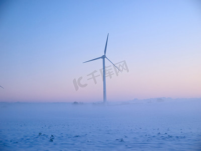 雪中​​的替代能源风车