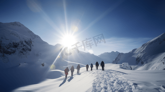 人们在雪山上跋涉