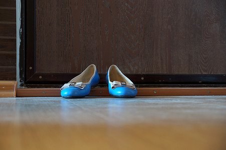 女鞋——公寓门槛上的“宫廷鞋”