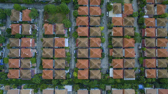 泰国曼谷土地管理中家乡屋顶的俯视图
