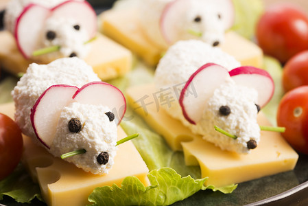 儿童趣味食品 — 带奶酪的老鼠