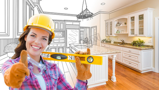 女建筑工人站在定制厨房图纸前，逐渐升级为成品厨房照片。