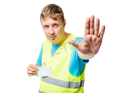 穿黄色背心的工人用手势停止显示手势