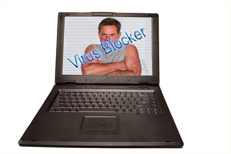 计算机犯罪摄影照片_愤怒的人在笔记本电脑的屏幕上。