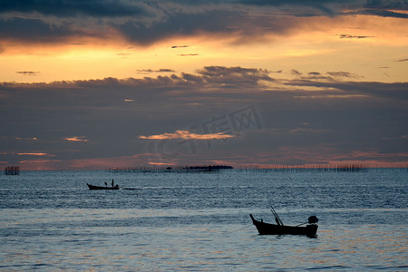 泰国春武里府芭堤雅附近 Naklua 的日落。