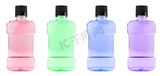 一组彩色塑料瓶水漱口水隔离在白色背景