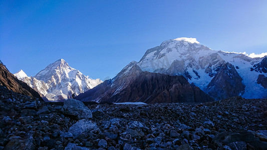 巴基斯坦喀喇昆仑山康科迪亚的 K2 和布洛阿特峰