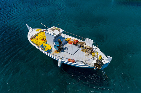 热带小型传统渔船航拍俯视图